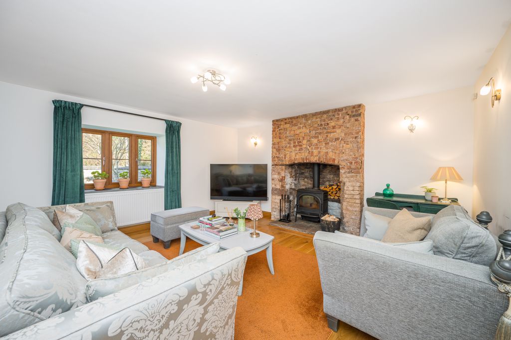 Sitting Room- click for photo gallery